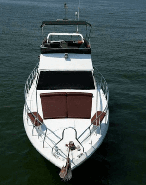 A 40-foot Azmut yacht is available for sale 
